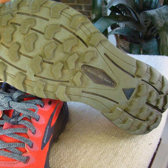 Brooks Cascadia 16 Built trail-runner  Size 8.5 - Picture 7 of 10